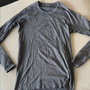 Women’s Long-Sleeve Crewneck Tech shirt - Charcoal Gray
